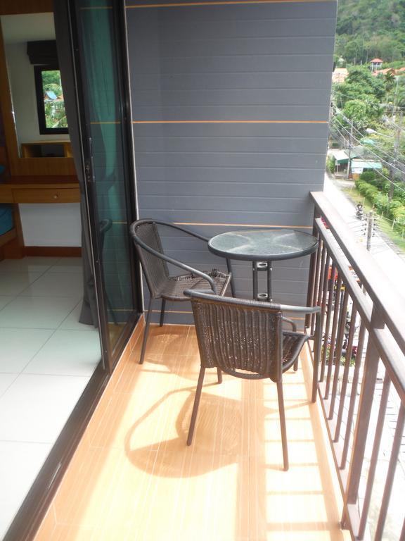 Corsica Guesthouse หาดกะตะ ภายนอก รูปภาพ