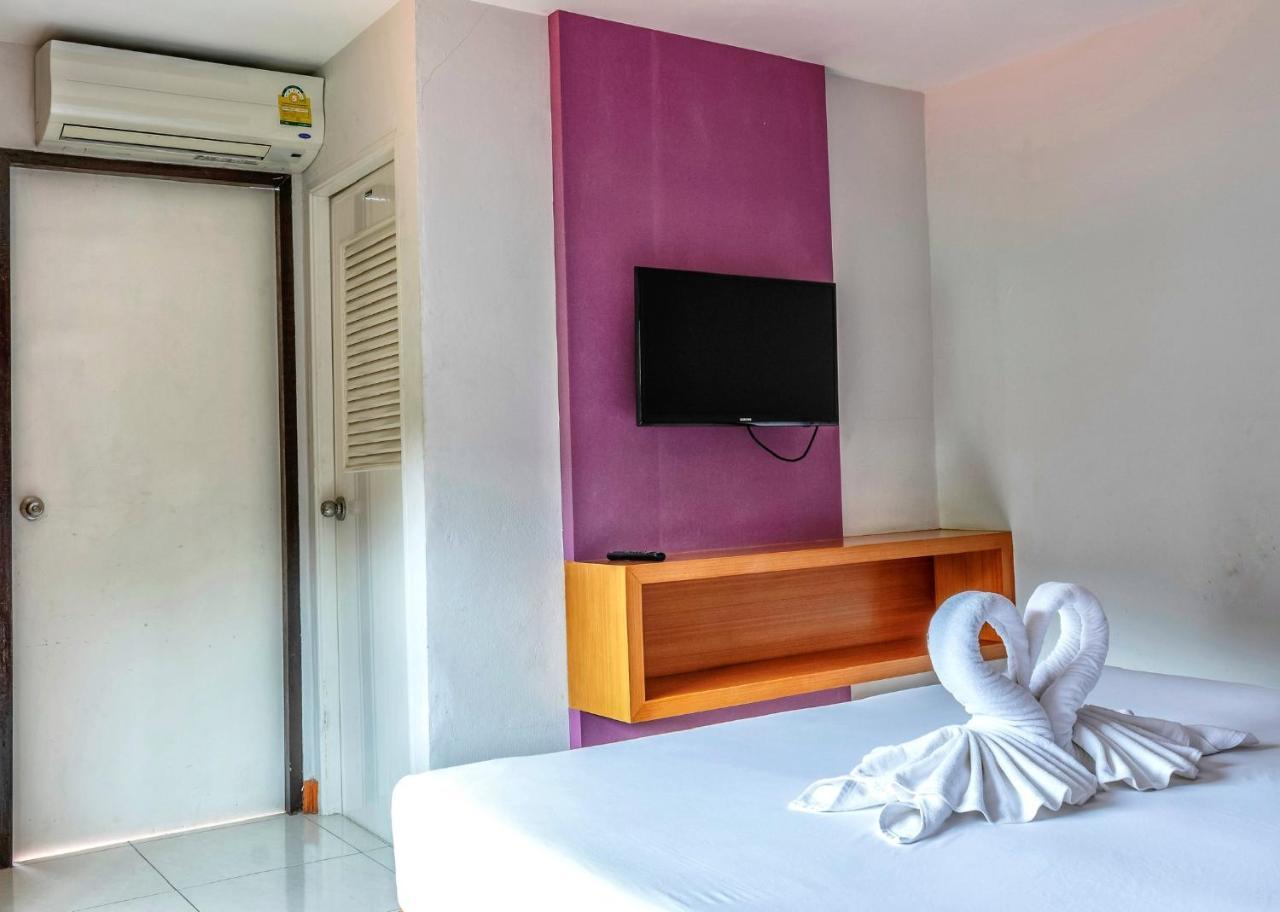 Corsica Guesthouse หาดกะตะ ภายนอก รูปภาพ