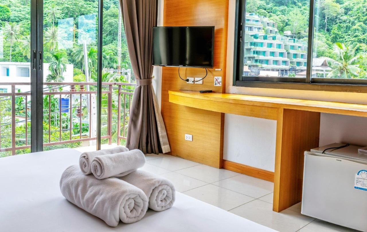 Corsica Guesthouse หาดกะตะ ภายนอก รูปภาพ