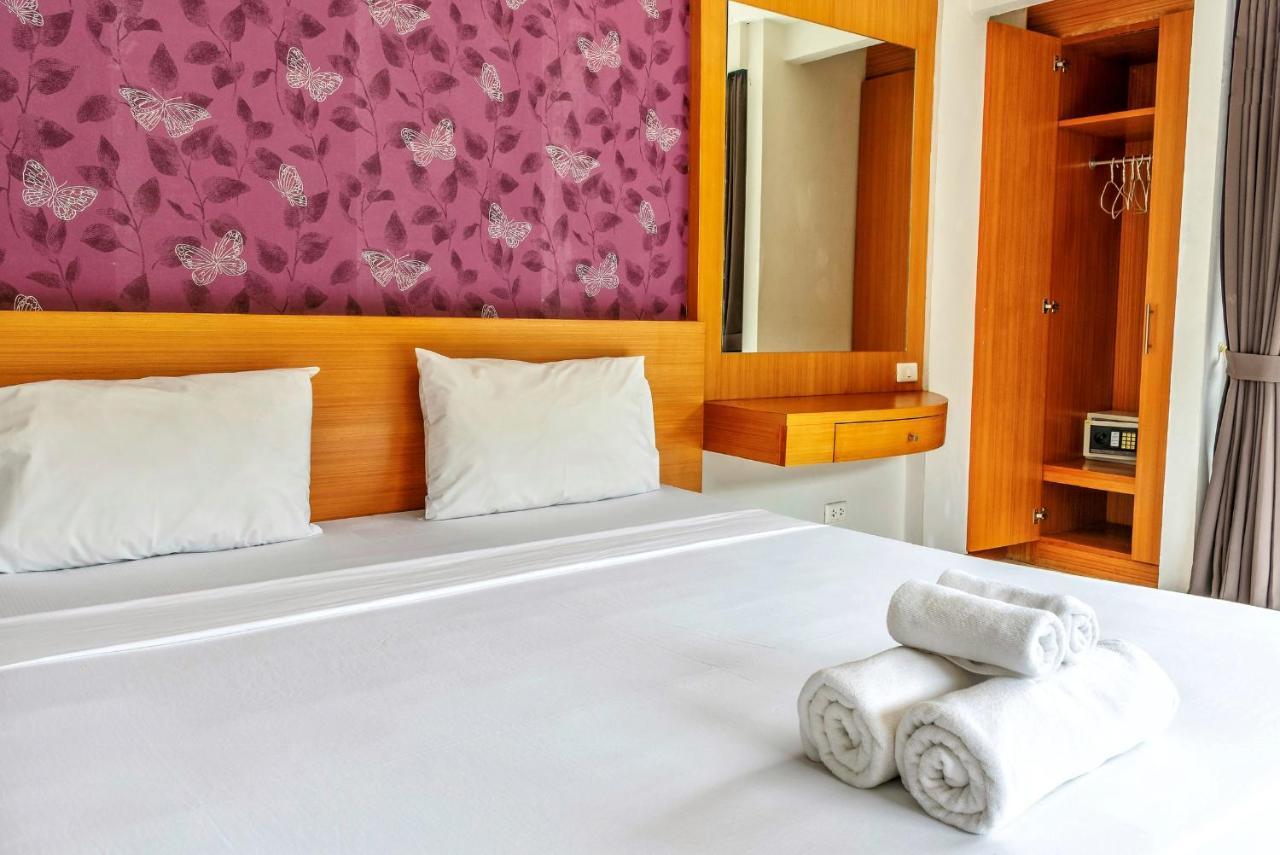 Corsica Guesthouse หาดกะตะ ภายนอก รูปภาพ