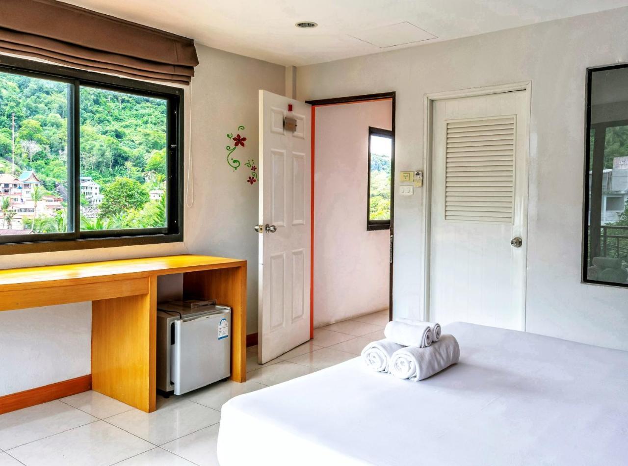 Corsica Guesthouse หาดกะตะ ภายนอก รูปภาพ
