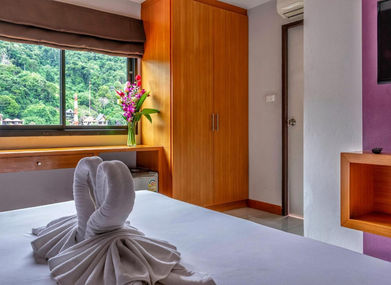 Corsica Guesthouse หาดกะตะ ภายนอก รูปภาพ