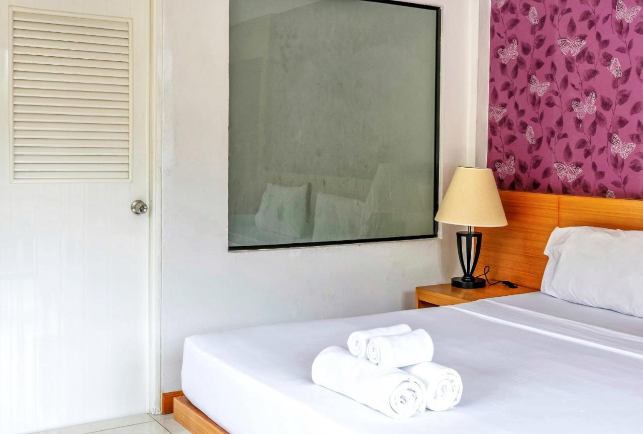 Corsica Guesthouse หาดกะตะ ภายนอก รูปภาพ