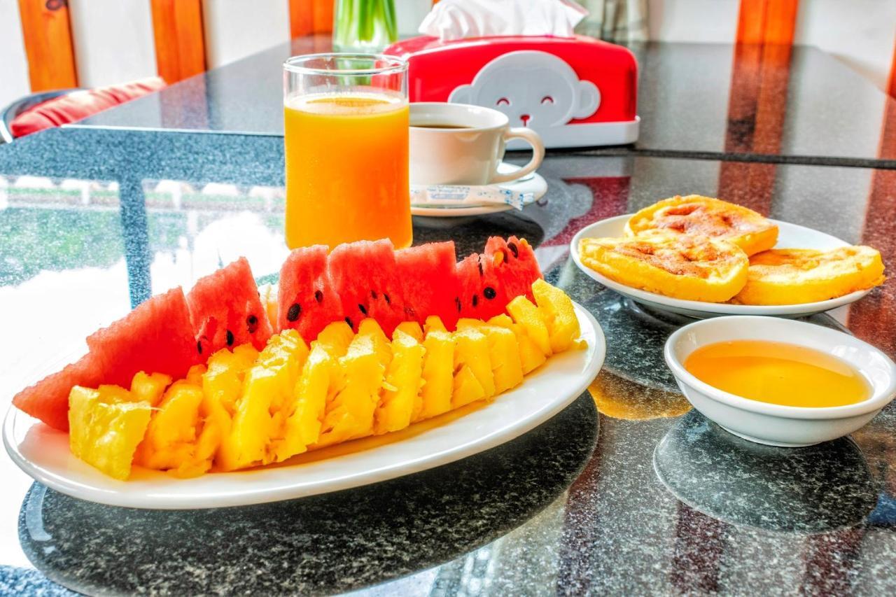 Corsica Guesthouse หาดกะตะ ภายนอก รูปภาพ