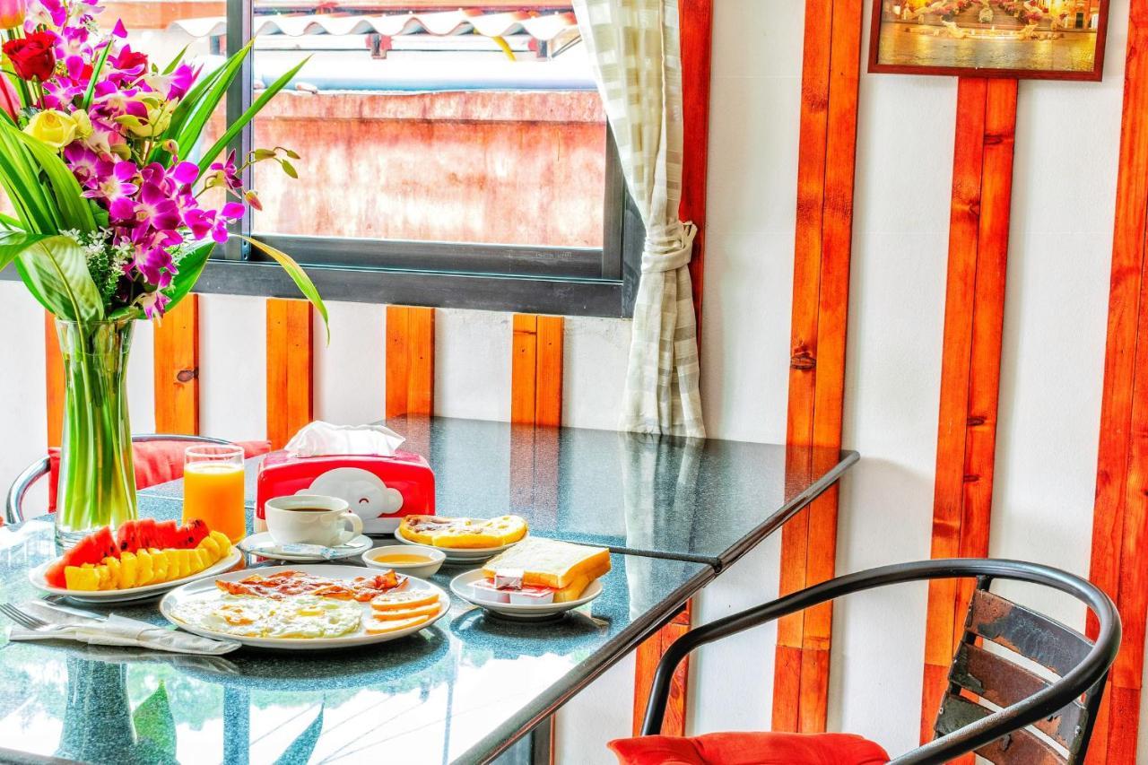 Corsica Guesthouse หาดกะตะ ภายนอก รูปภาพ