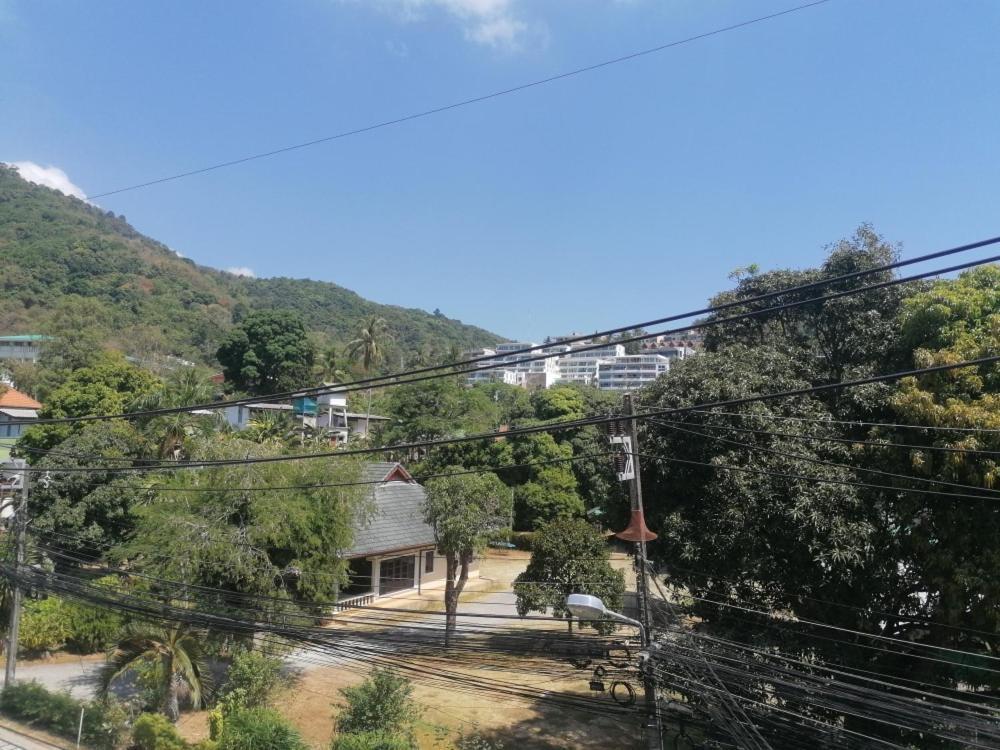 Corsica Guesthouse หาดกะตะ ภายนอก รูปภาพ